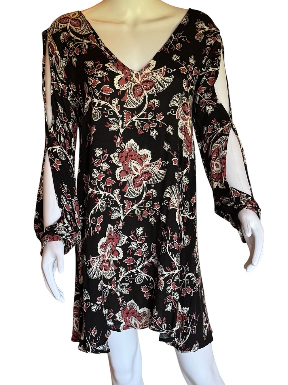 Astr Black Floral Cold-Shoulder V-Neck Long Sleeve Dress with Maroon Accents